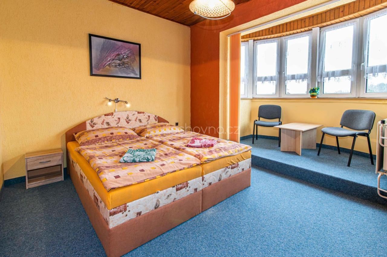 Pension Astoria Klasterec nad Ohri Exterior photo